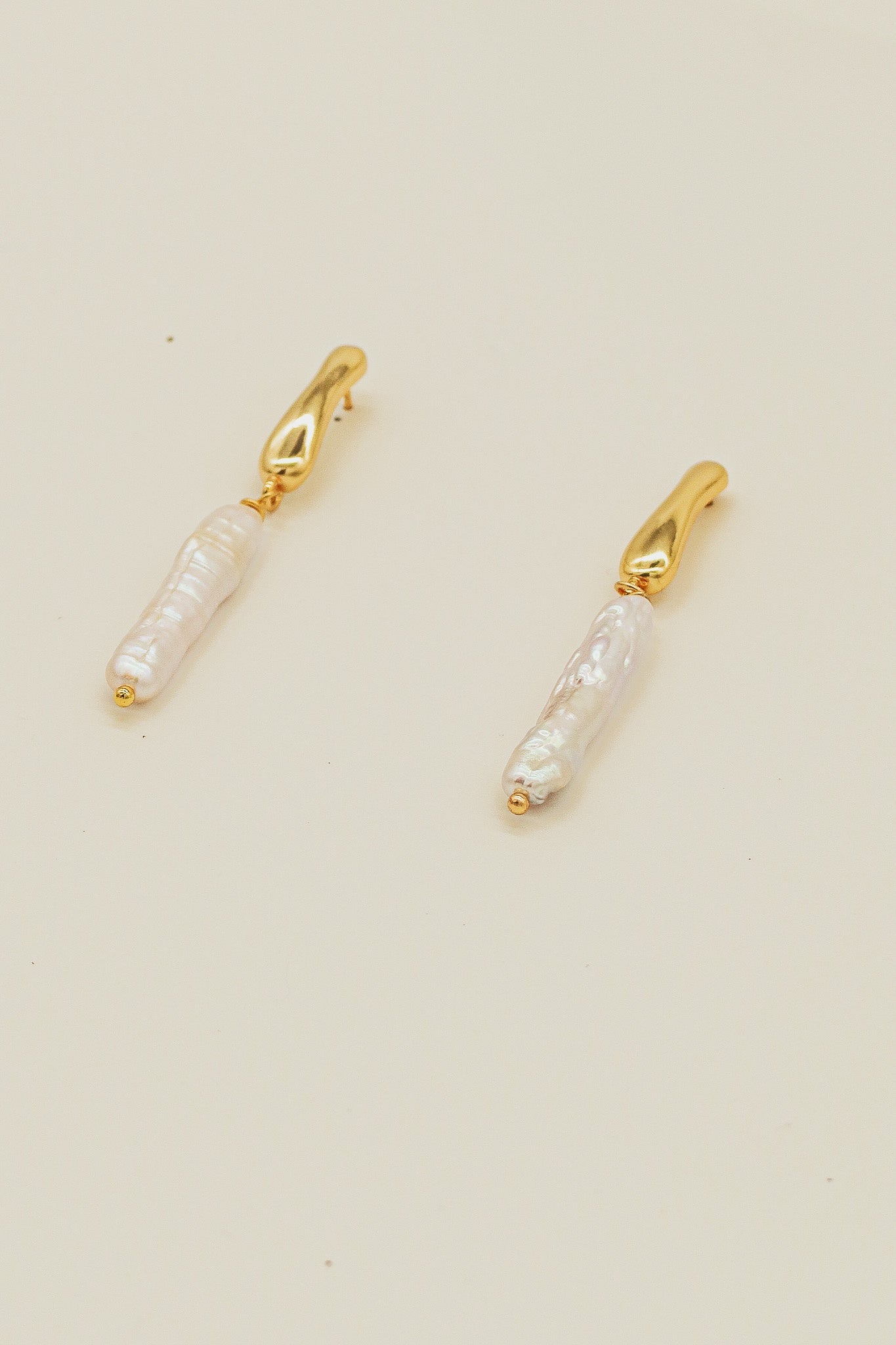 Baroque Pearl One line drop Gold Earrings