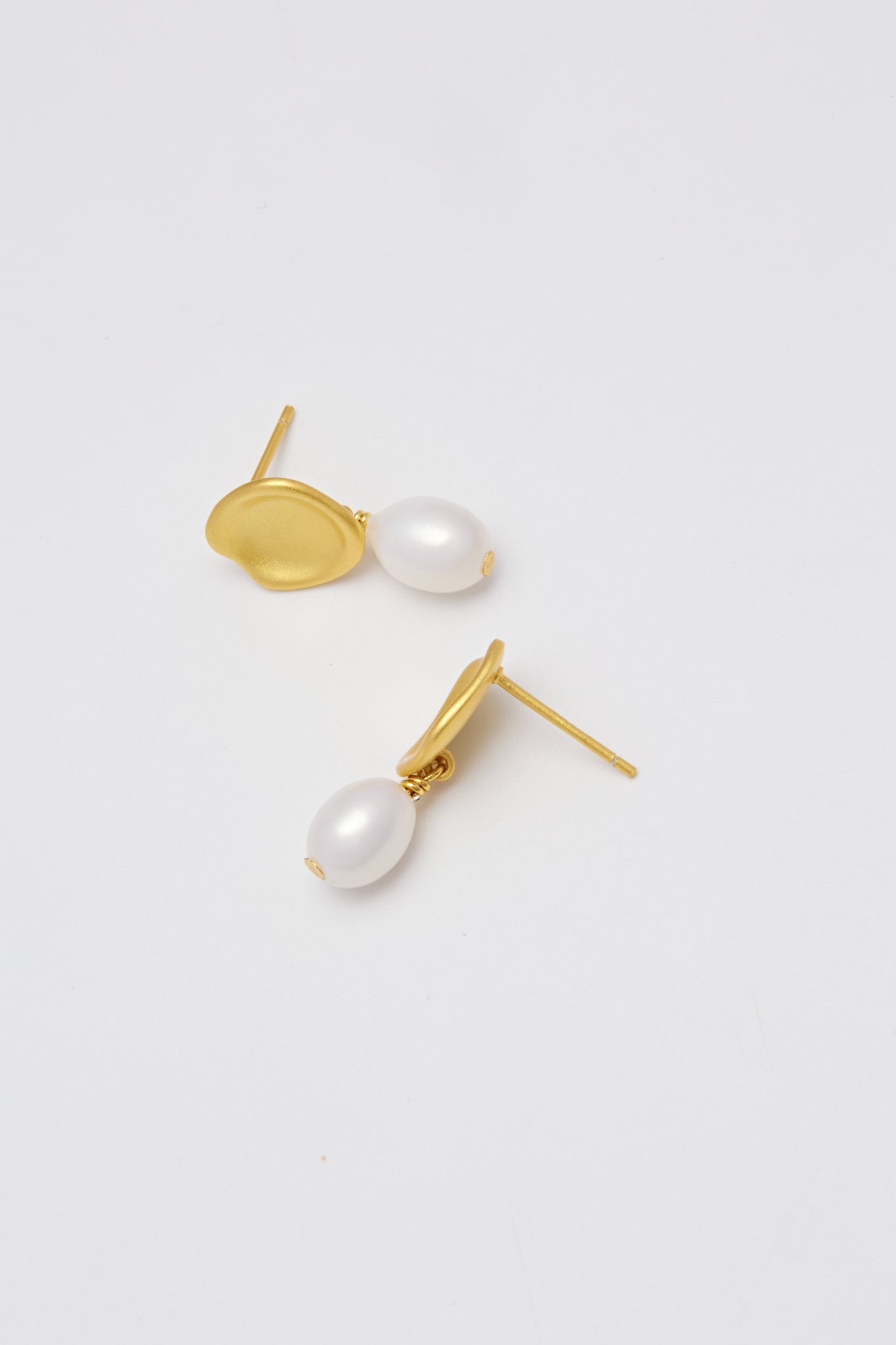 Sterling-Pearl drop earring