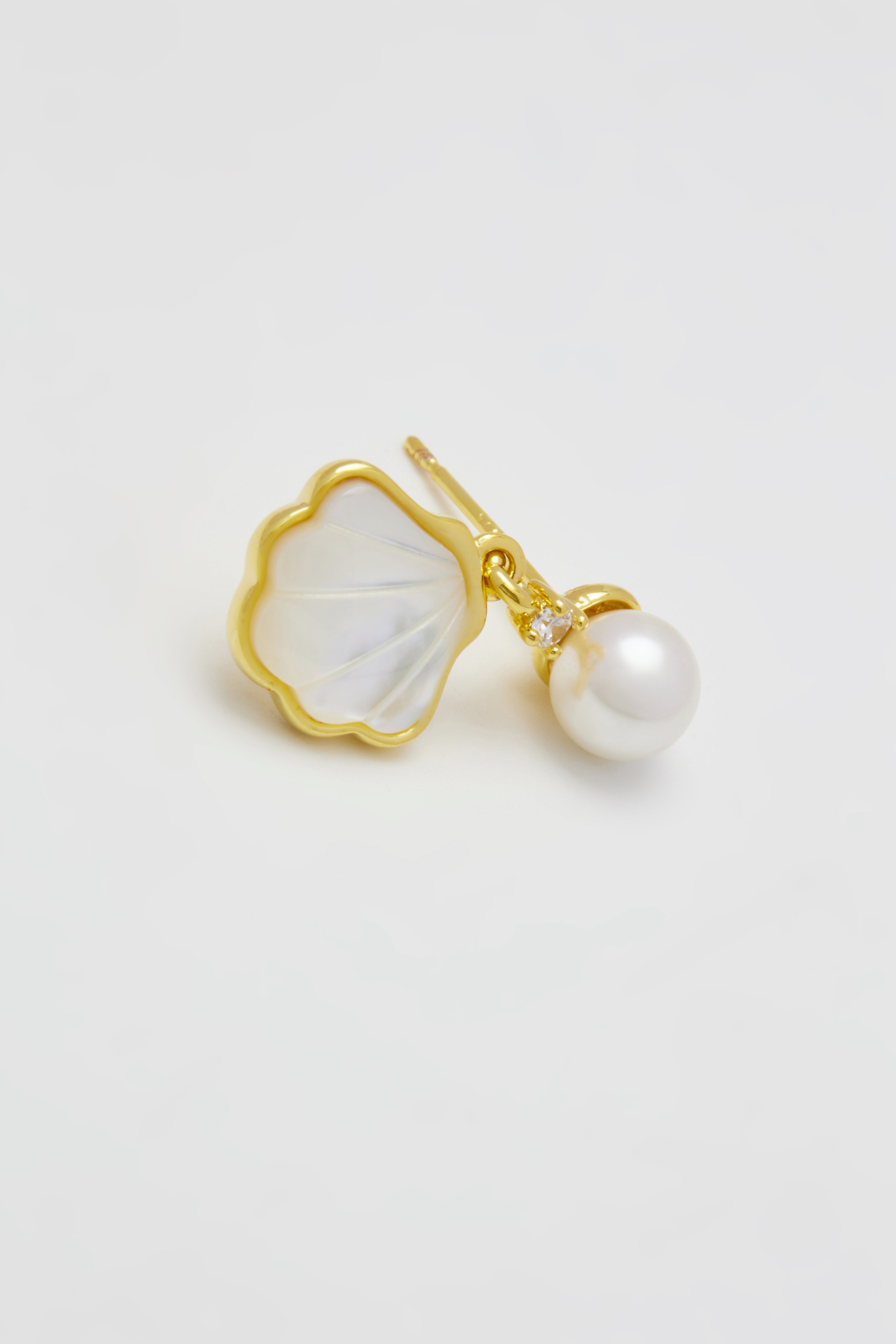 Seashell Mother of Pearl Stud Earrings
