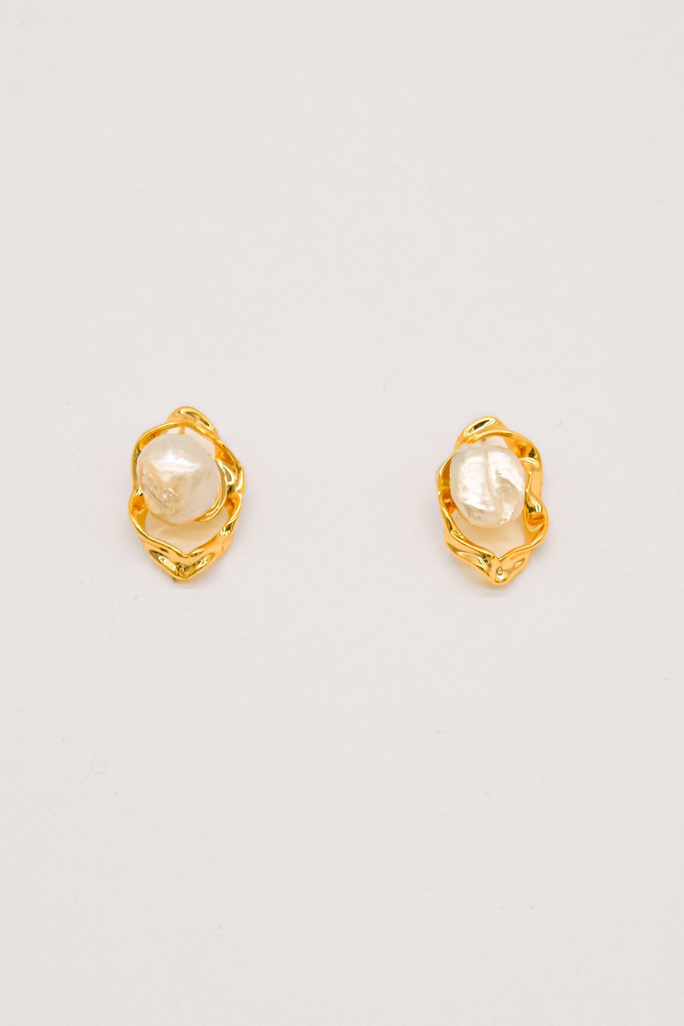 Baroque Pearl  in the middle Gold Earrings